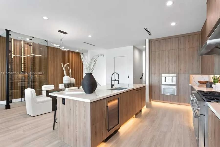 IQ+ Cabinetry project — Kitchen / Tampa Bay waterfront